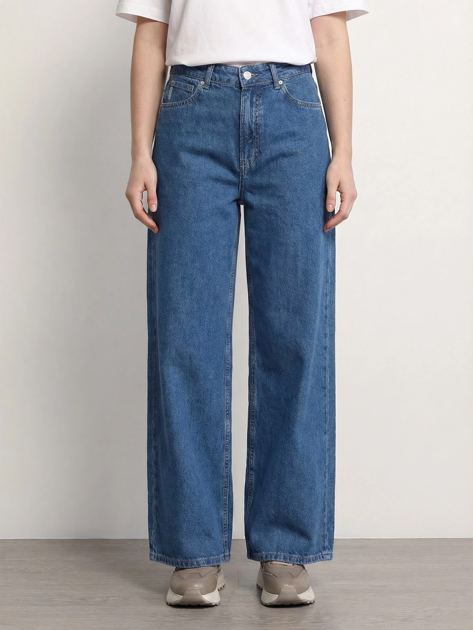 Джинсы синего цвета из хлопка свободного кроя